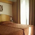 Otel Le Quartier Republique-le-marais 3*